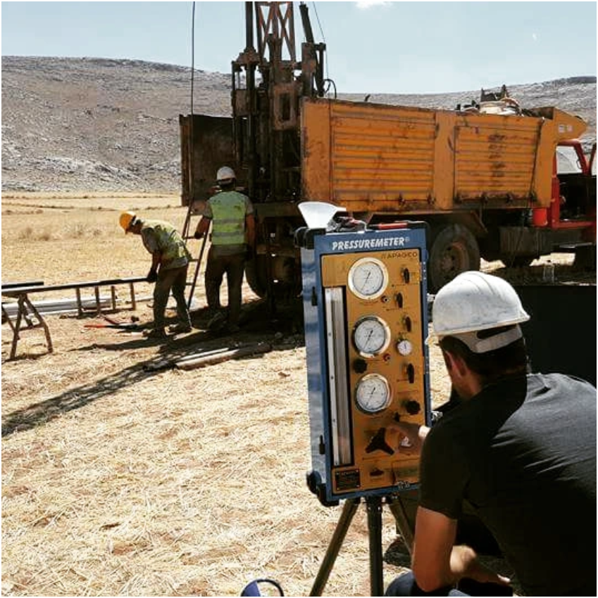 Engineer performing Apageo pressuremeter test